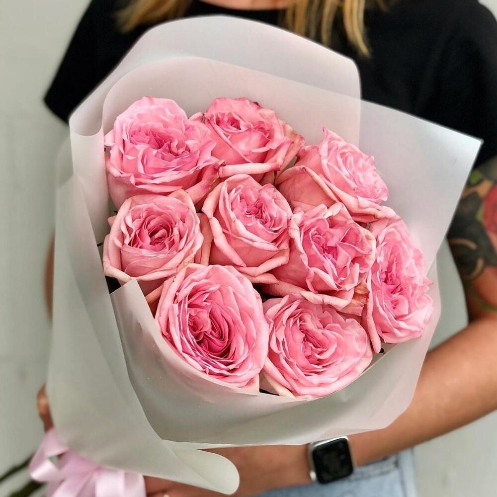 9 пионовидных ароматных роз